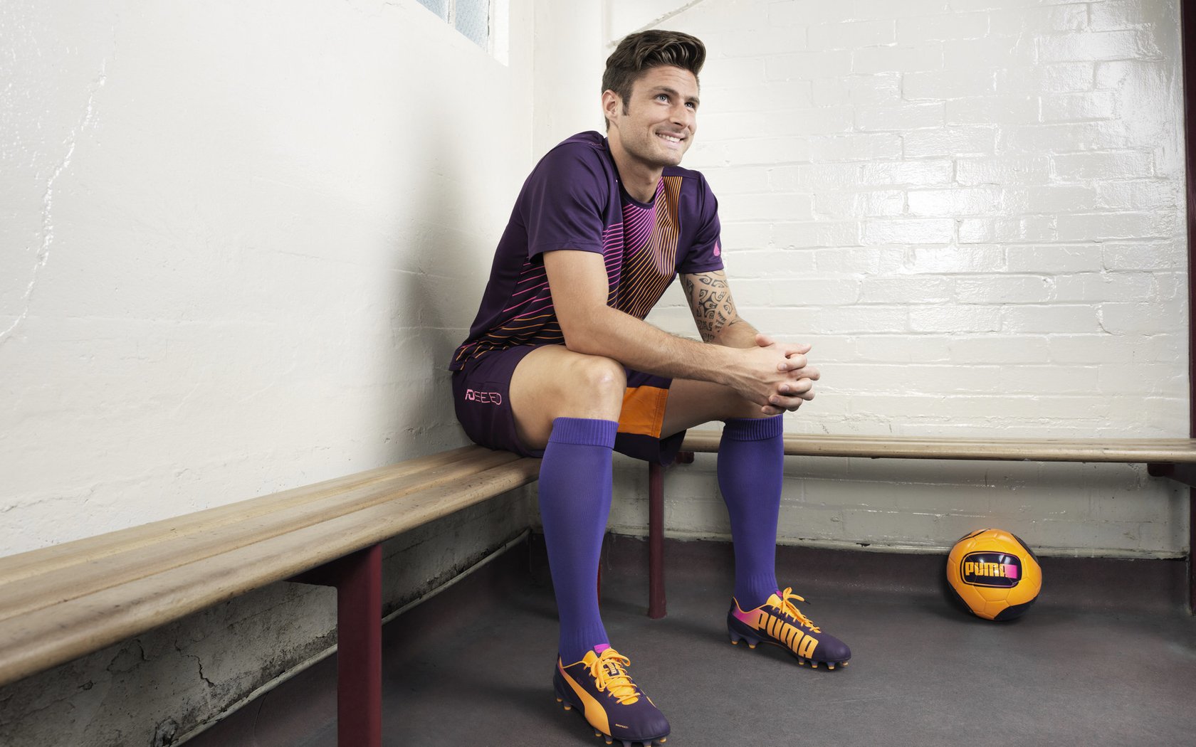 星空体育最新版-球场上的“人性光辉”：欧冠中的暖心瞬间